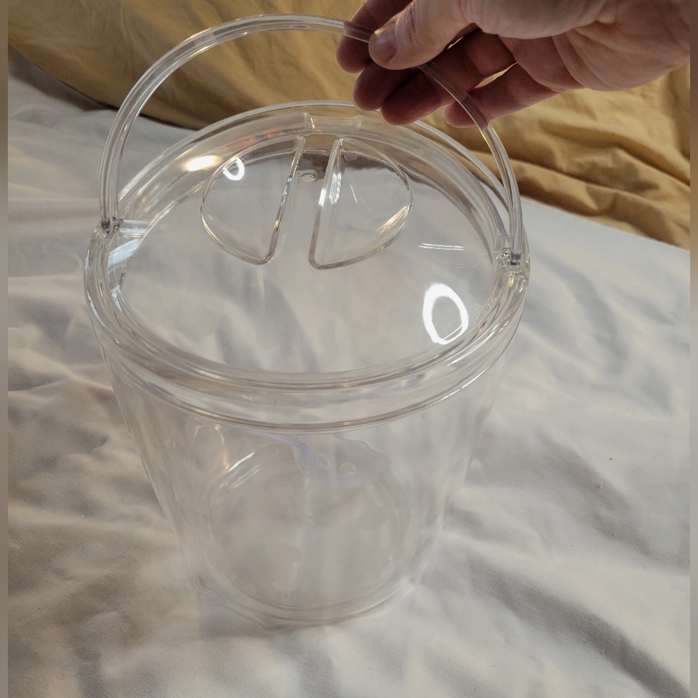 NIB Pampered Chef Civered Ice Bucket with Scoop and Integrated Handle